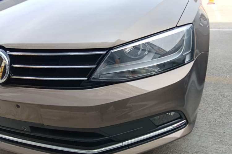 Used Volkswagen Sagitar 2017 230TSI Automatic Comfort Version Left Front Headlight