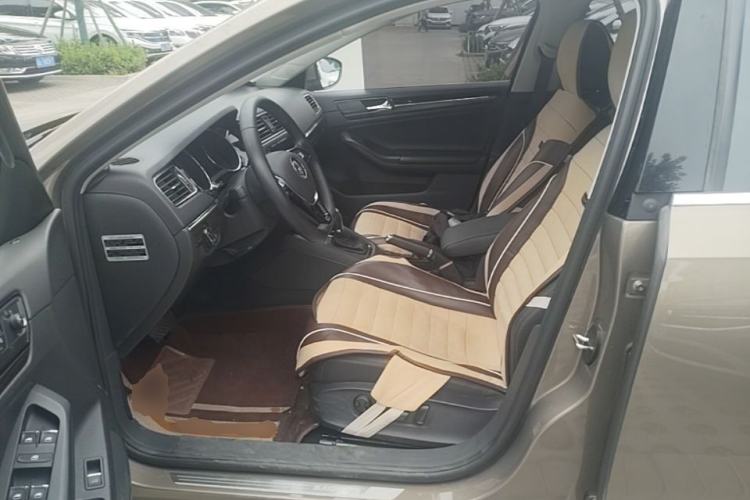 Used Volkswagen Sagitar 2017 230TSI Automatic Comfort Version Left Front Seat