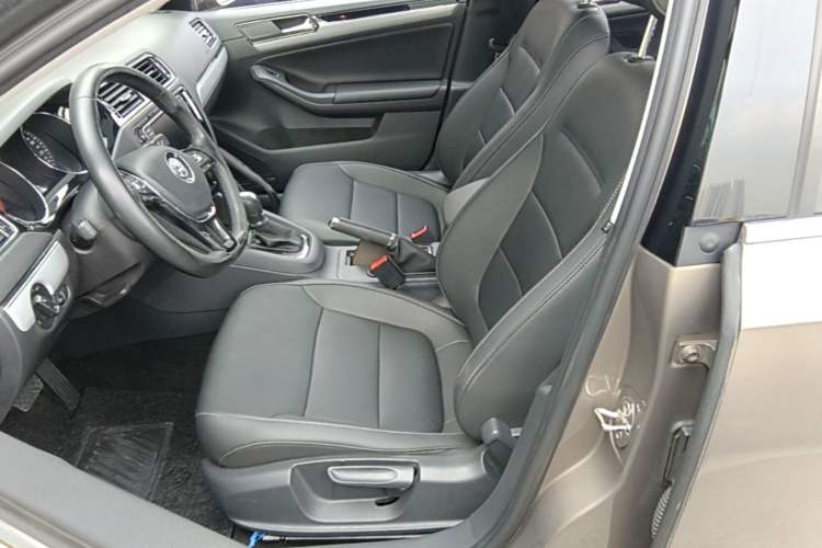 Used Volkswagen Sagitar 2017 230TSI Automatic Comfort Version Left Front Seat