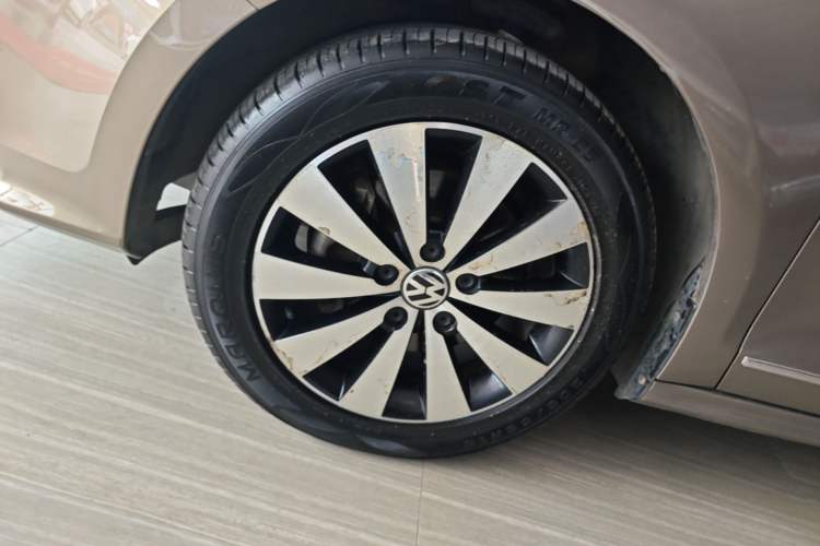 Used Volkswagen Sagitar 2017 230TSI Automatic Comfort Version Left Front Wheel Hub