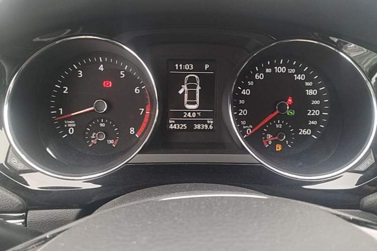 Used Volkswagen Sagitar 2017 230TSI Automatic Comfort Version Odometer Close Up