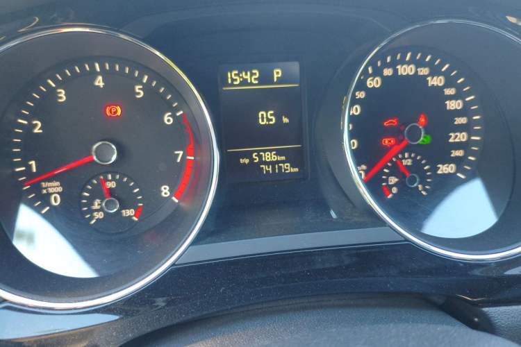 Used Volkswagen Sagitar 2017 230TSI Automatic Comfort Version Odometer Close Up