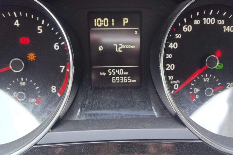 Used Volkswagen Sagitar 2017 230TSI Automatic Comfort Version Odometer Close Up