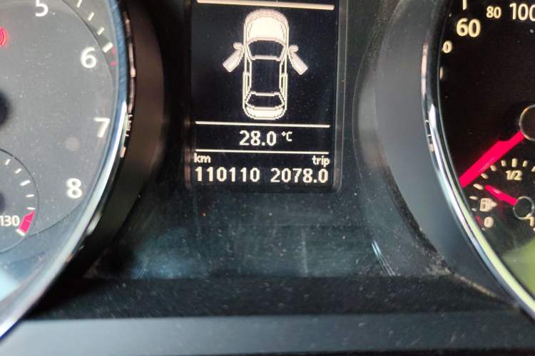 Used Volkswagen Sagitar 2017 180TSI Automatic Leading Model Odometer Close Up