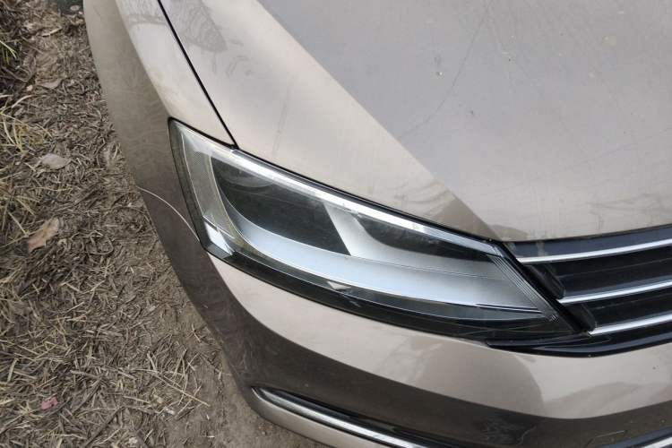 Used Volkswagen Sagitar 2017 230TSI Automatic Comfort Version Right Front Headlight