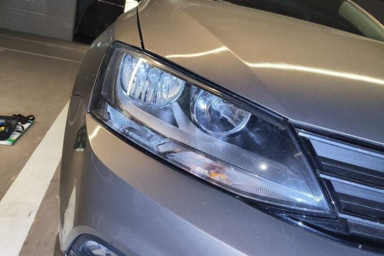Used Volkswagen Sagitar 2017 230TSI Automatic Comfort Version Right Front Headlight