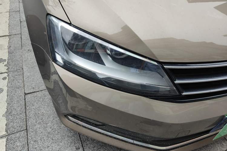 Used Volkswagen Sagitar 2017 1.6L Automatic Comfort Model Right Front Headlight