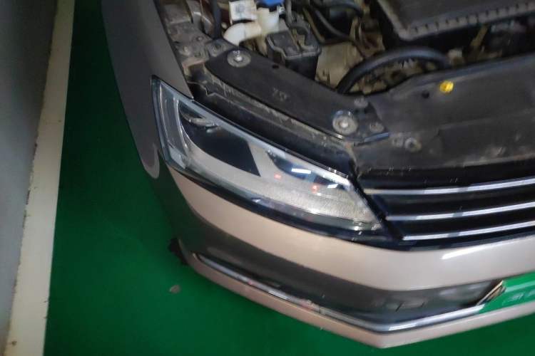 Used Volkswagen Sagitar 2017 1.6L Automatic Comfort Model Right Front Headlight