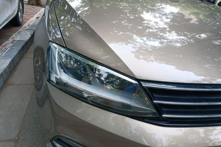 Used Volkswagen Sagitar 2017 1.6L Automatic Comfort Model Right Front Headlight