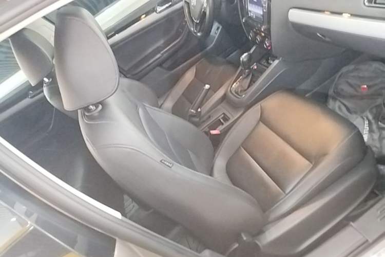 Used Volkswagen Sagitar 2017 1.6L Automatic Comfort Model Right Front Seat