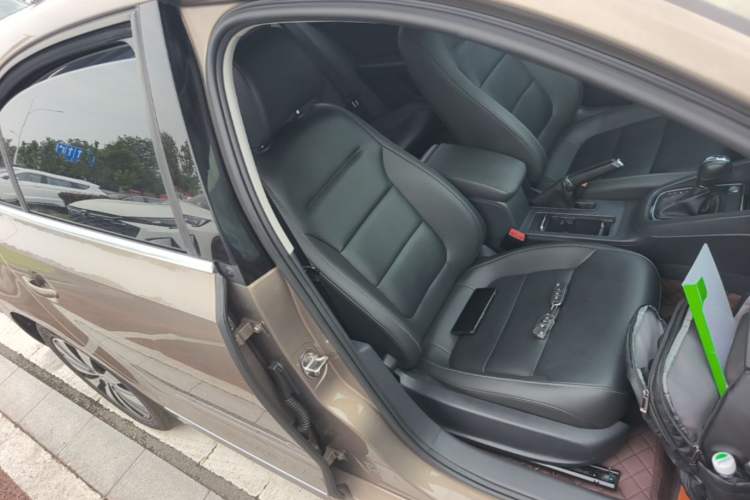 Used Volkswagen Sagitar 2017 1.6L Automatic Comfort Model Right Front Seat
