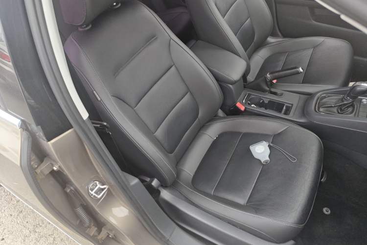 Used Volkswagen Sagitar 2017 1.6L Automatic Comfort Model Right Front Seat