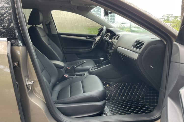 Used Volkswagen Sagitar 2017 1.6L Automatic Comfort Model Right Front Seat