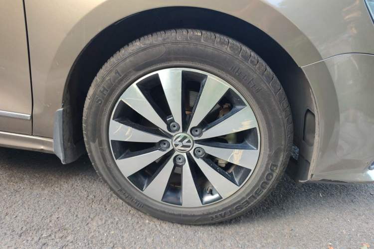 Used Volkswagen Sagitar 2017 180TSI Automatic Leading Model Right Front Wheel Hub