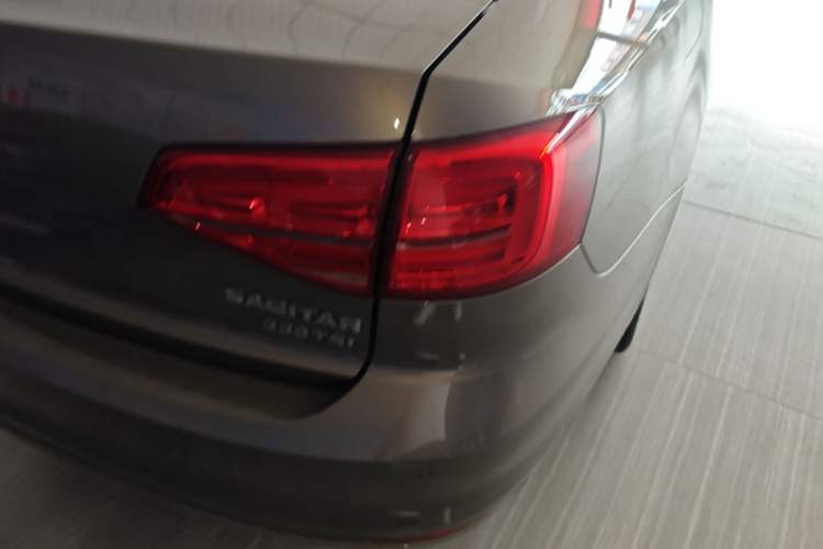 Used Volkswagen Sagitar 2017 230TSI Automatic Comfort Version Right Rear Taillight