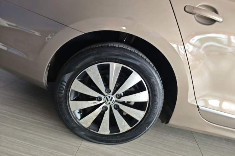 Used Volkswagen Sagitar 2017 230TSI Automatic Comfort Version Right Rear Wheel Hub