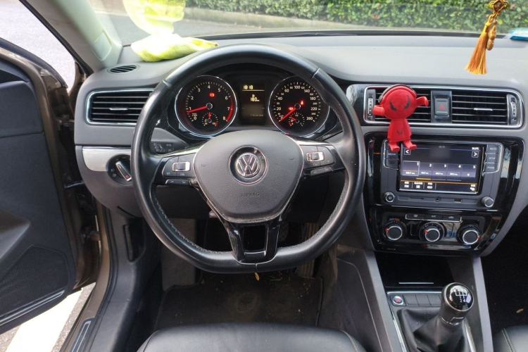 Used Volkswagen Sagitar 2017 230TSI Manual Comfort Model Steering Wheel