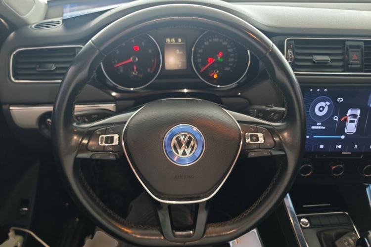 Used Volkswagen Sagitar 2017 230TSI Automatic Comfort Version Steering Wheel
