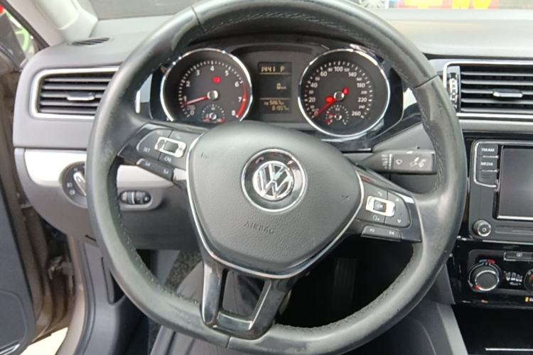 Used Volkswagen Sagitar 2017 230TSI Automatic Comfort Version Steering Wheel