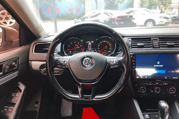Used Volkswagen Sagitar 2017 180TSI Automatic Luxury Edition Steering Wheel