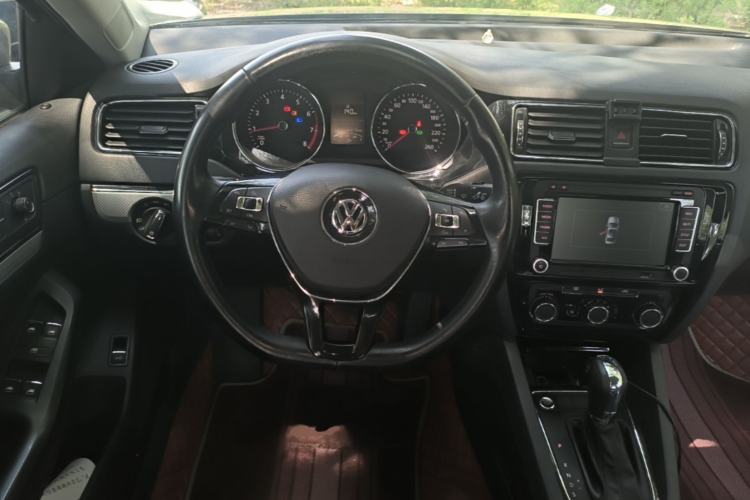 Used Volkswagen Sagitar 2017 1.6L Automatic Comfort Model Steering Wheel