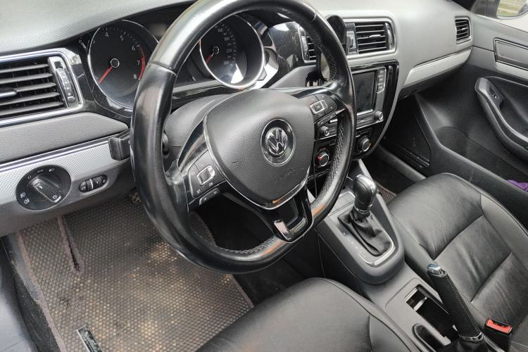 Used Volkswagen Sagitar 2017 1.6L Automatic Comfort Model Steering Wheel