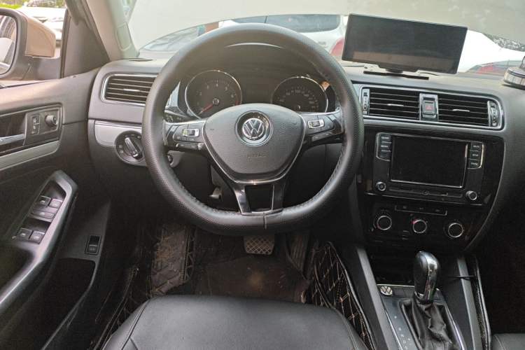 Used Volkswagen Sagitar 2017 1.6L Automatic Comfort Model Steering Wheel