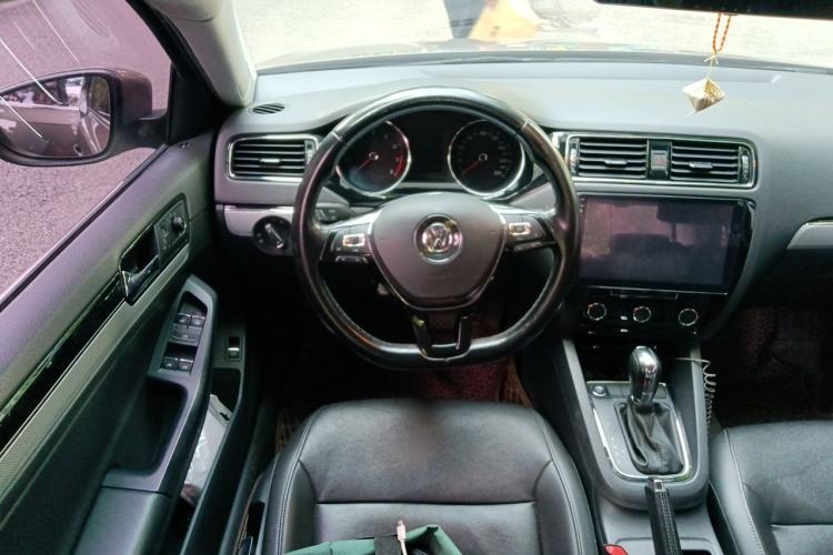 Used Volkswagen Sagitar 2017 1.6L Automatic Comfort Model Steering Wheel