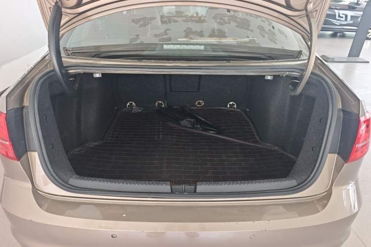 Used Volkswagen Sagitar 2017 1.6L Automatic Comfort Model Trunk