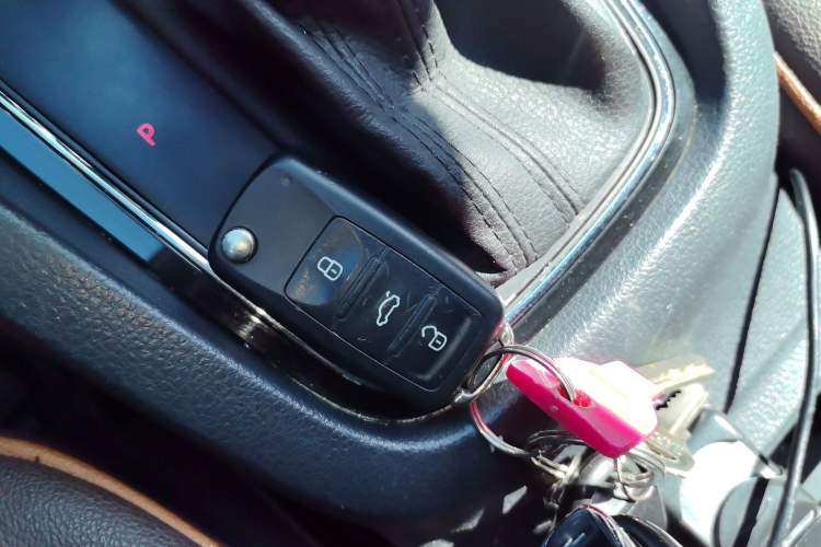 Used Volkswagen Sagitar 2017 230TSI Automatic Comfort Version Vehicle Key