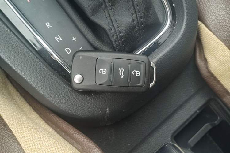 Used Volkswagen Sagitar 2017 230TSI Automatic Comfort Version Vehicle Key