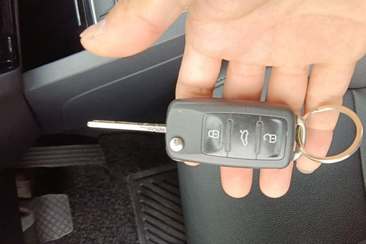 Used Volkswagen Sagitar 2017 230TSI Automatic Comfort Version Vehicle Key