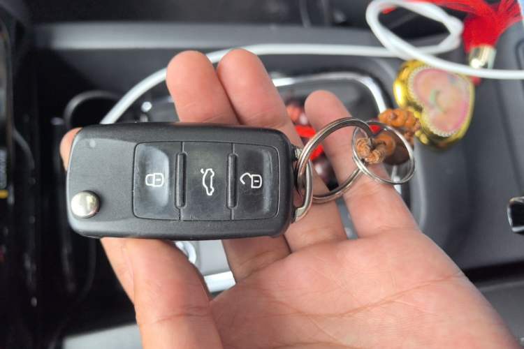 Used Volkswagen Sagitar 2017 230TSI Automatic Comfort Version Vehicle Key