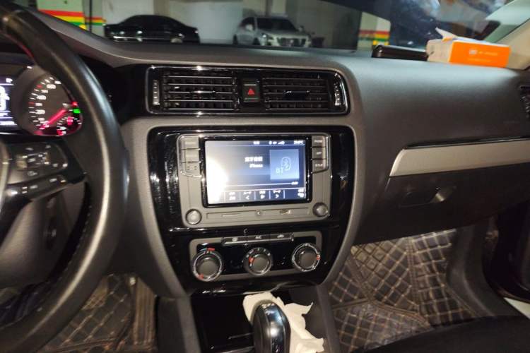 Used Volkswagen Sagitar 2018 280TSI DSG Comfort Model Audio And AC Panel