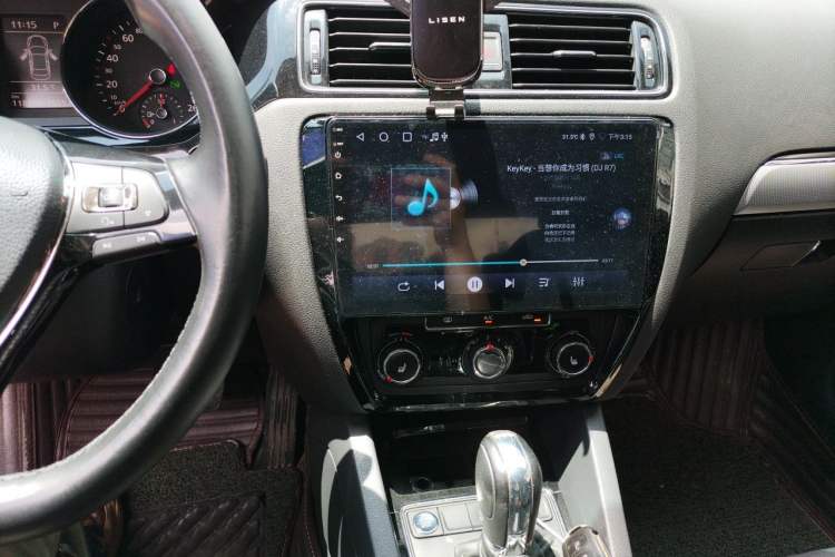Used Volkswagen Sagitar 2018 180TSI DSG Prestige Edition Audio And AC Panel