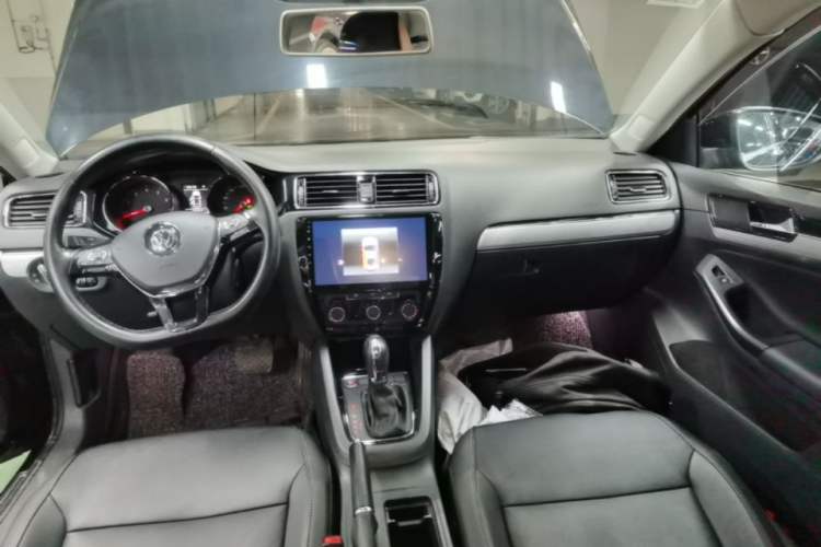 Used Volkswagen Sagitar 2018 280TSI DSG Comfort Model Audio And AC Panel