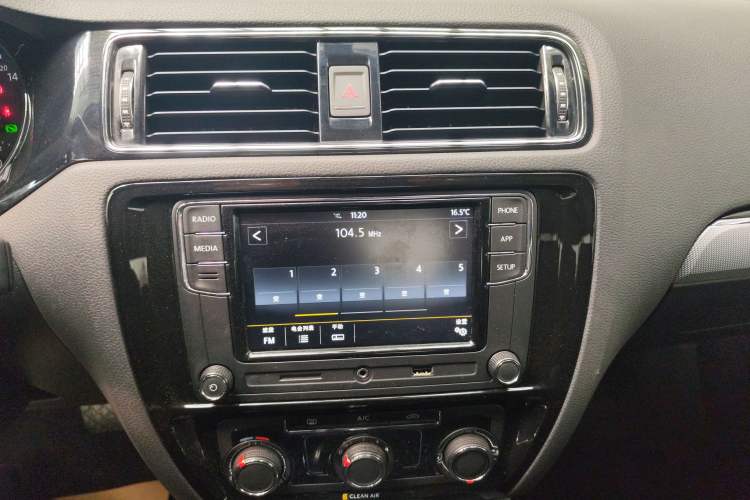 Used Volkswagen Sagitar 2018 280TSI DSG Ignite Edition Audio And AC Panel