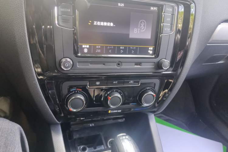 Used Volkswagen Sagitar 2018 280TSI DSG Ignite Edition Audio And AC Panel