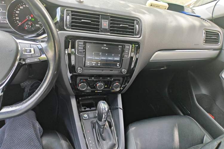 Used Volkswagen Sagitar 2018 280TSI DSG Comfort Model Audio And AC Panel