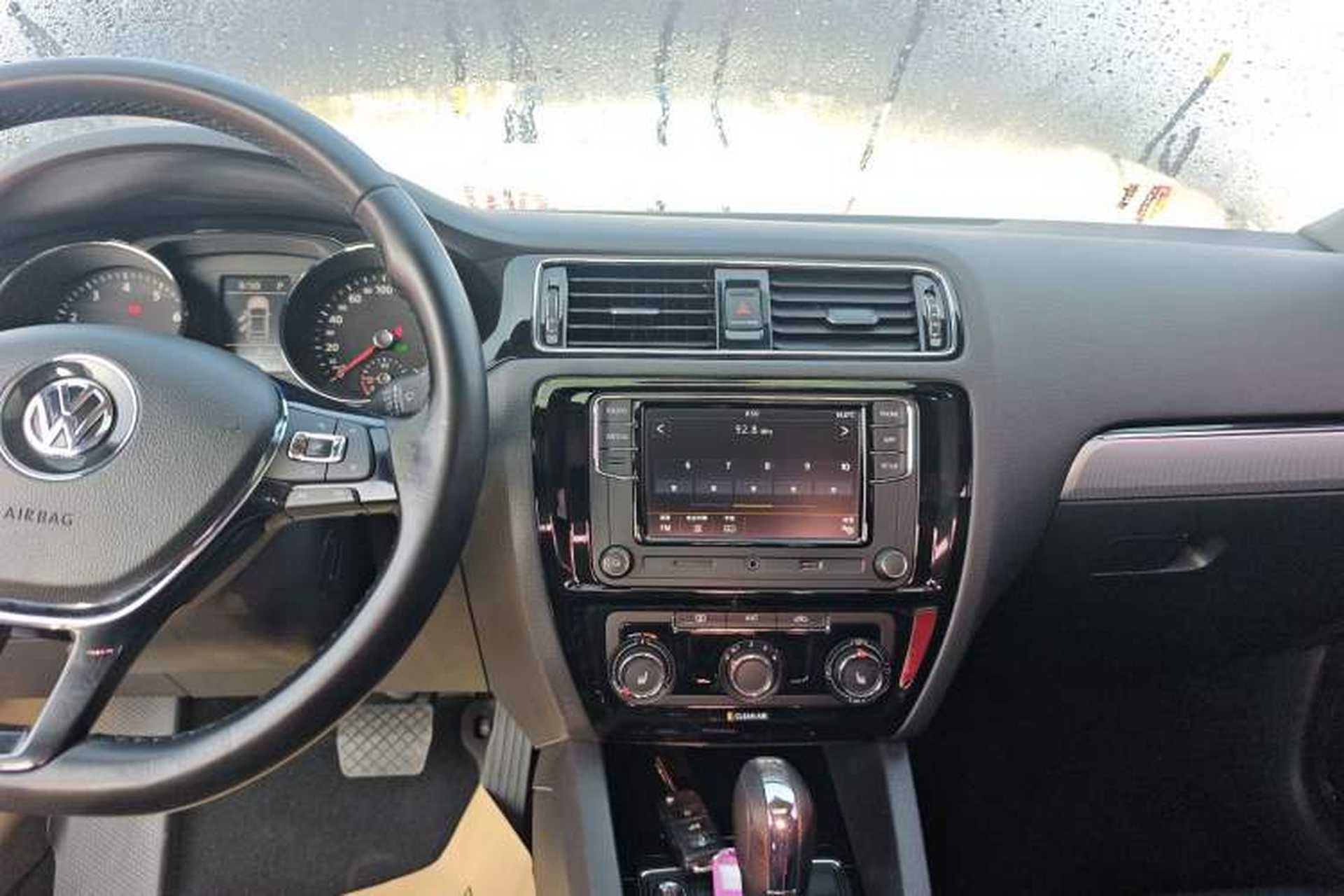 Used Volkswagen Sagitar 2018 180TSI DSG Prestige Edition Audio And AC Panel