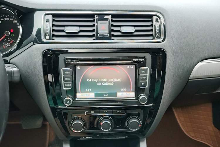 Used Volkswagen Sagitar 2018 280TSI DSG Comfort Model Audio And AC Panel