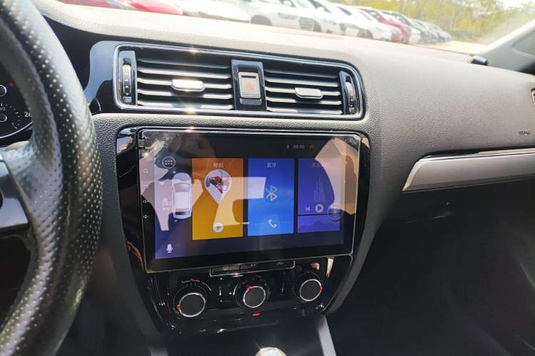 Used Volkswagen Sagitar 2018 280TSI DSG Ignite Edition Audio And AC Panel