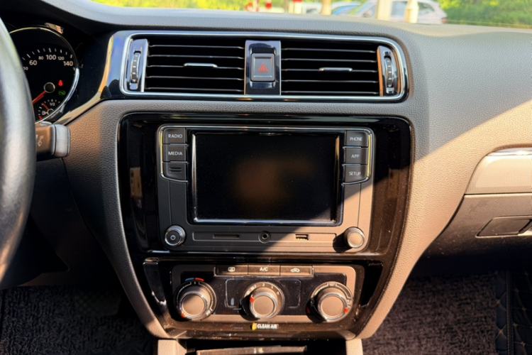 Used Volkswagen Sagitar 2018 280TSI DSG Ignite Edition Audio And AC Panel