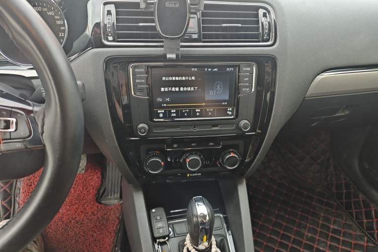 Used Volkswagen Sagitar 2018 1.6L Automatic Comfort Model Audio And AC Panel