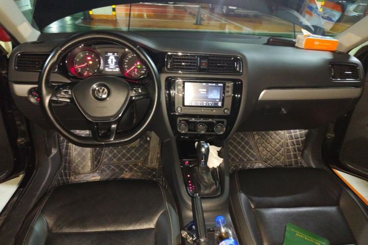 Used Volkswagen Sagitar 2018 280TSI DSG Comfort Model Center Console