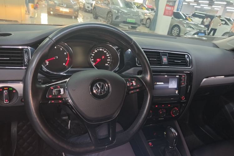 Used Volkswagen Sagitar 2018 1.6L Automatic Comfort Model Center Console