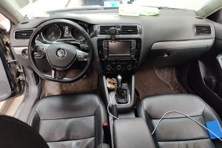 Used Volkswagen Sagitar 2018 180TSI DSG Prestige Edition Center Console