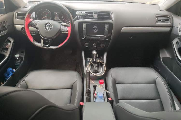 Used Volkswagen Sagitar 2018 280TSI DSG Ignite Edition Center Console