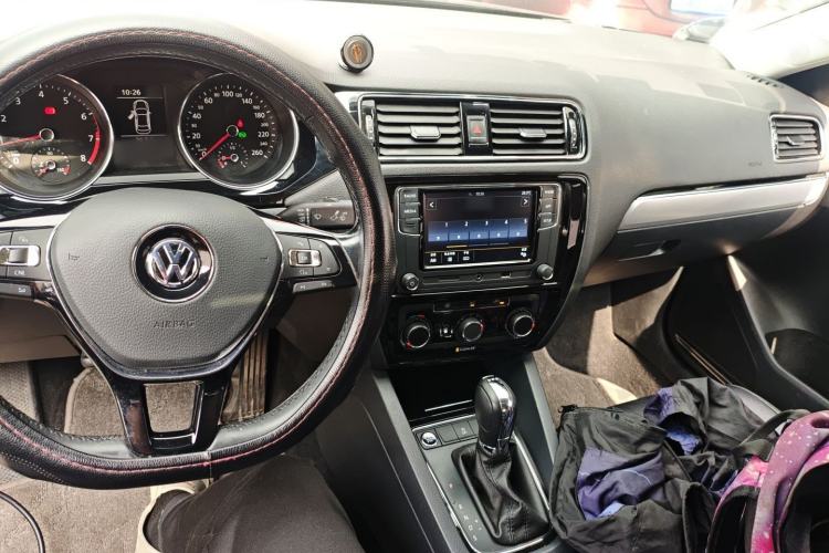 Used Volkswagen Sagitar 2018 280TSI DSG Ignite Edition Center Console