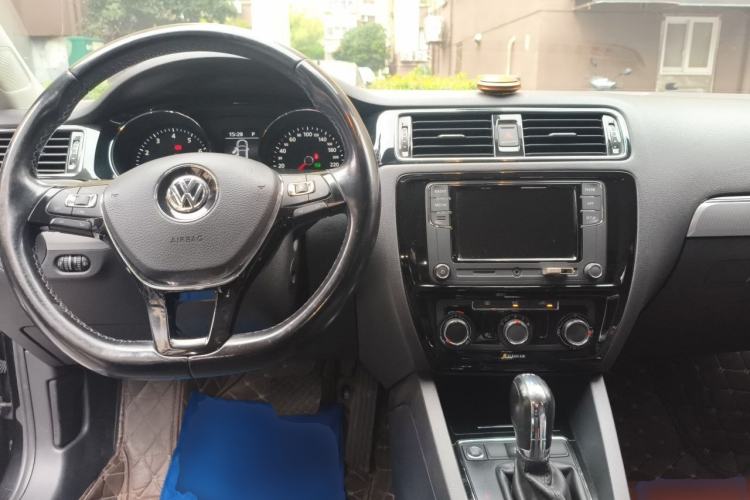 Used Volkswagen Sagitar 2018 280TSI DSG Ignite Edition Center Console